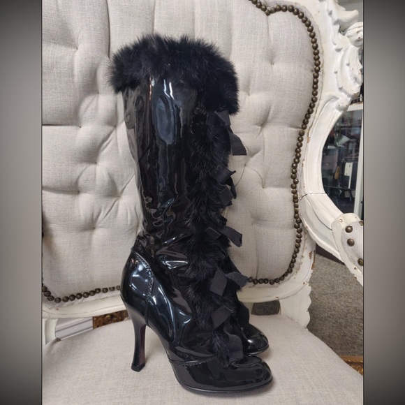 Authentic Louis Vuitton fur boots - Picture 4 of 10